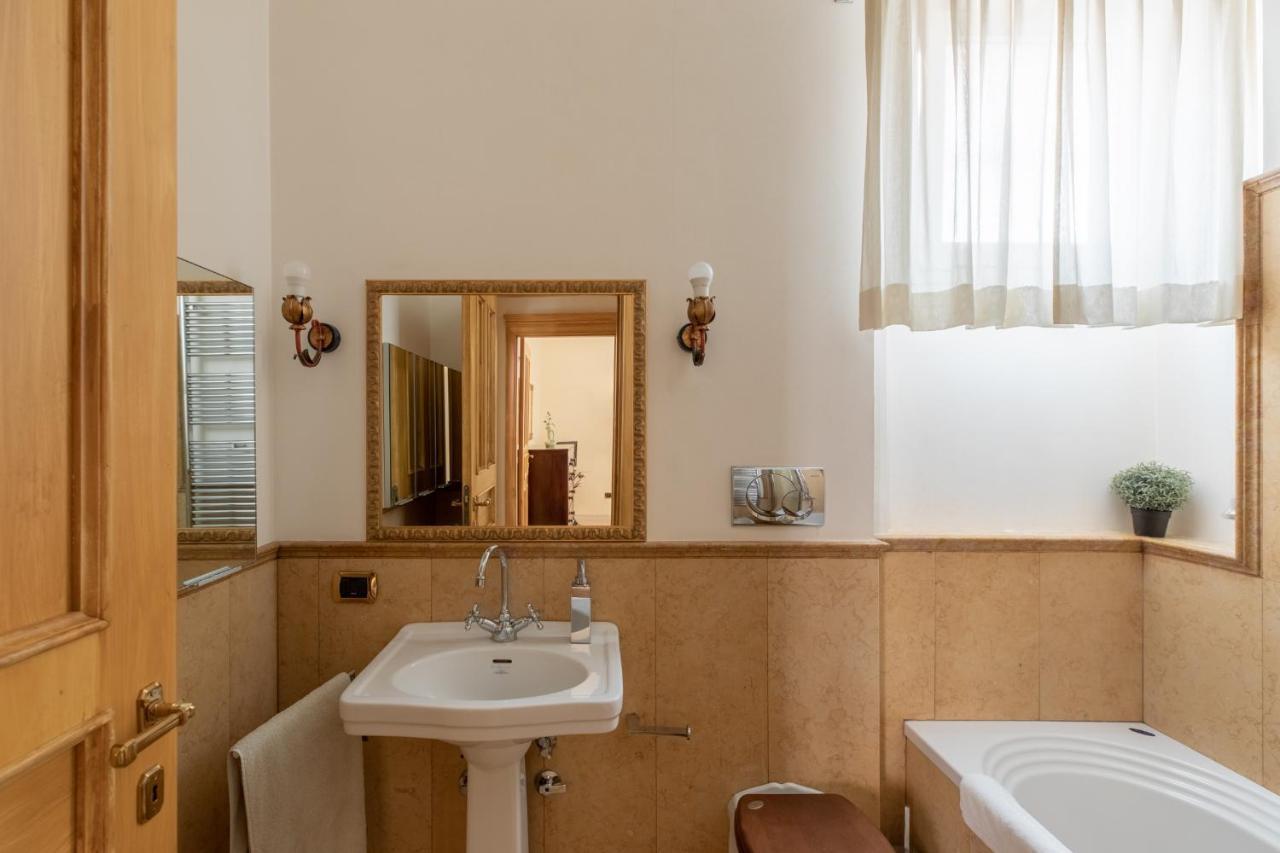 Iflat Elegant And Luxury Apartment Near Pantheon Rome Bagian luar foto